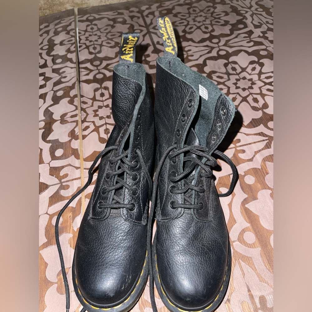 Size 7 Like New Black Dr Martens Combat Boots